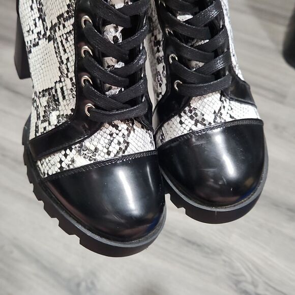 NWOT UniLady Faux Snakeprint Platform Booties - Picture 5 of 6
